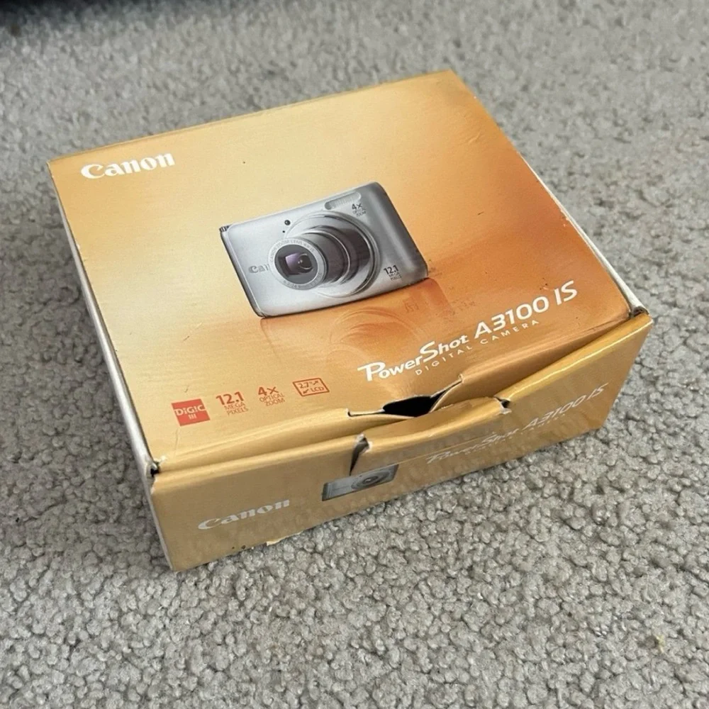 Canon PowerShot A3100 IS Digital Camera w/ Charger, Battery / NO Memory Card